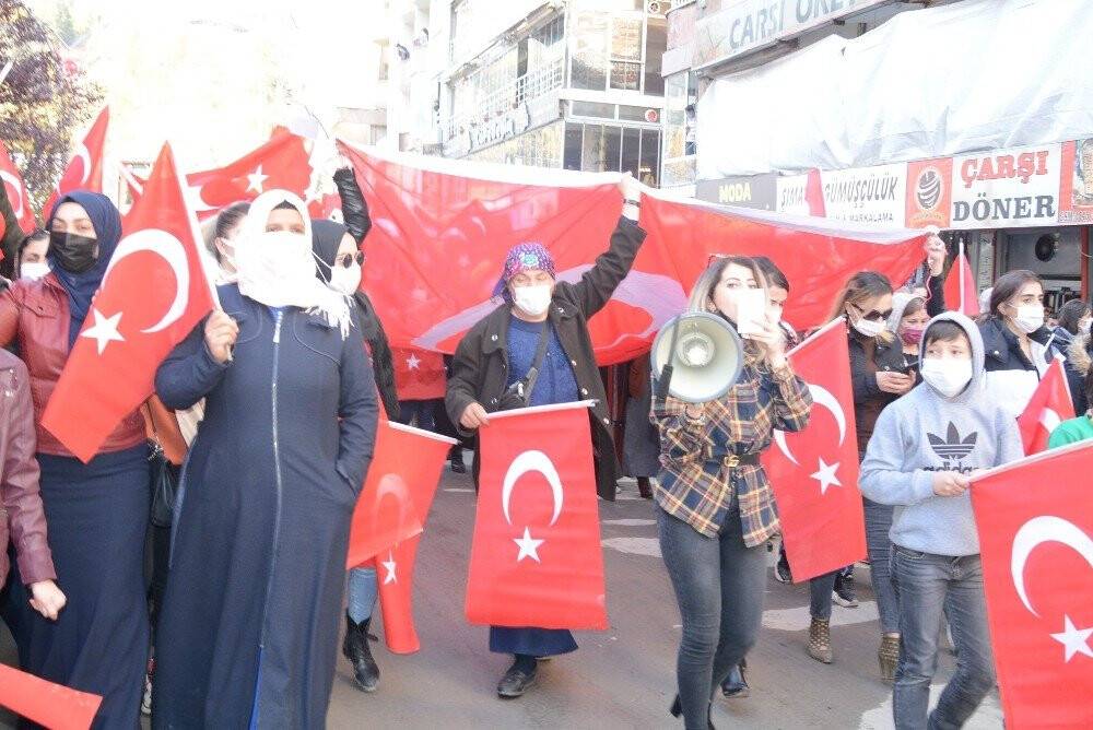 Hakkarili kadınlardan Diyarbakır annelerine destek