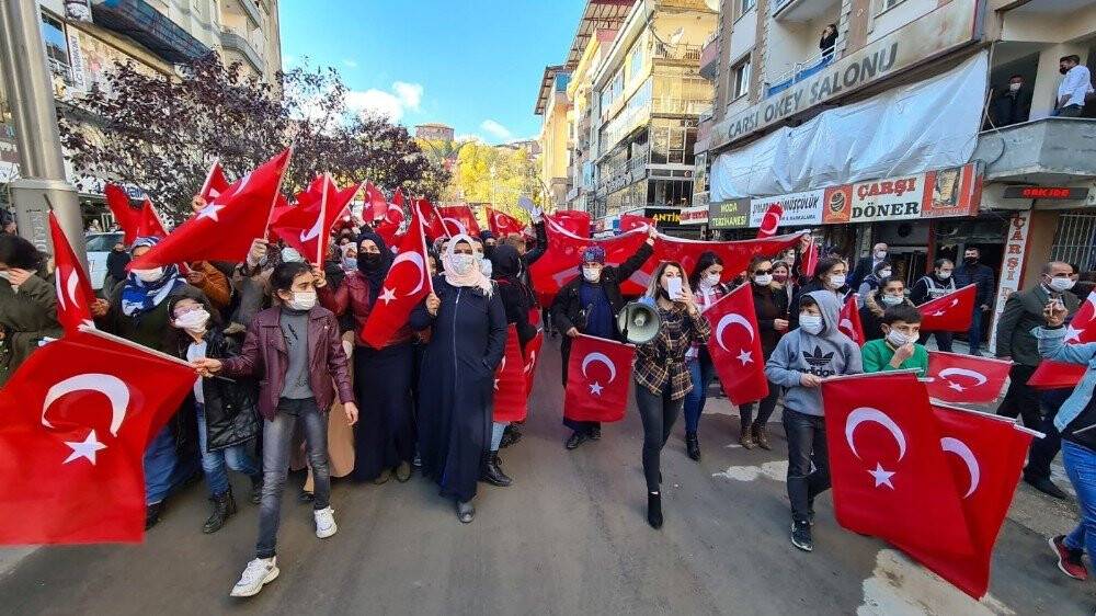 Hakkarili kadınlardan Diyarbakır annelerine destek