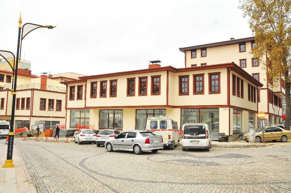 Bakan Akkaya 'Şehrin kalbi Dudu Kadın Çarşısı’nda atacak'