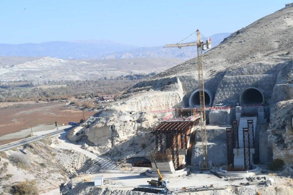 Bakan Karaismailoğlu: 'Mart ayı ile Ekim ayı arasında 5,7 milyar dolarlık yatırım yaptık'