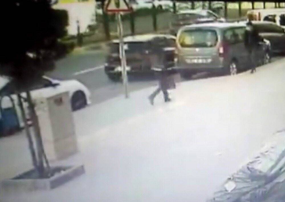 İçinde 1 milyon 200 bin liralık çekin bulunduğu çantayı çalıp kayıplara karıştılar