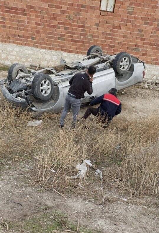 Konya'da kaza! Takla atan aracın sürücüsü evin çatısına böyle  düştü