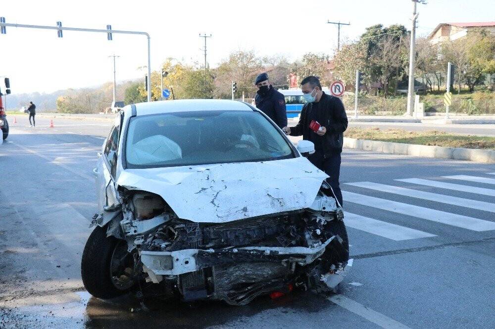 D-650 karayolunda zincirleme trafik kazası: 2 yaralı