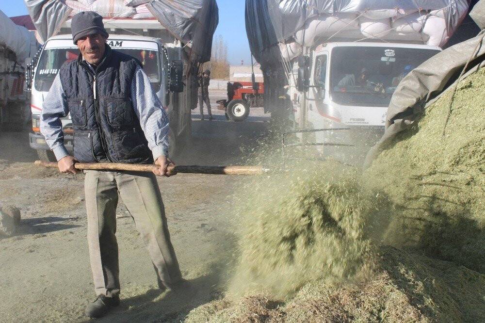 Soğuk havalar saman satışlarını düşürdü