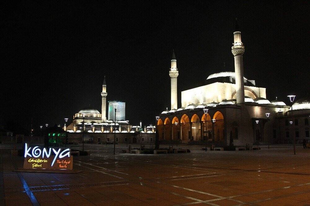 Konya’da cadde meydanlarda sessizlik hakim