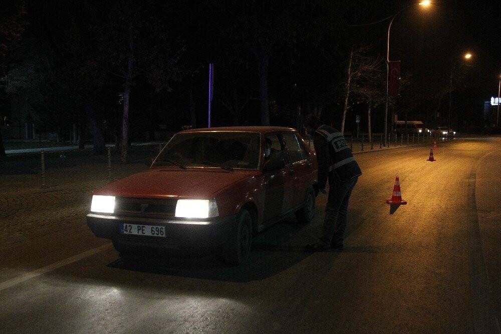 Konya’da cadde meydanlarda sessizlik hakim