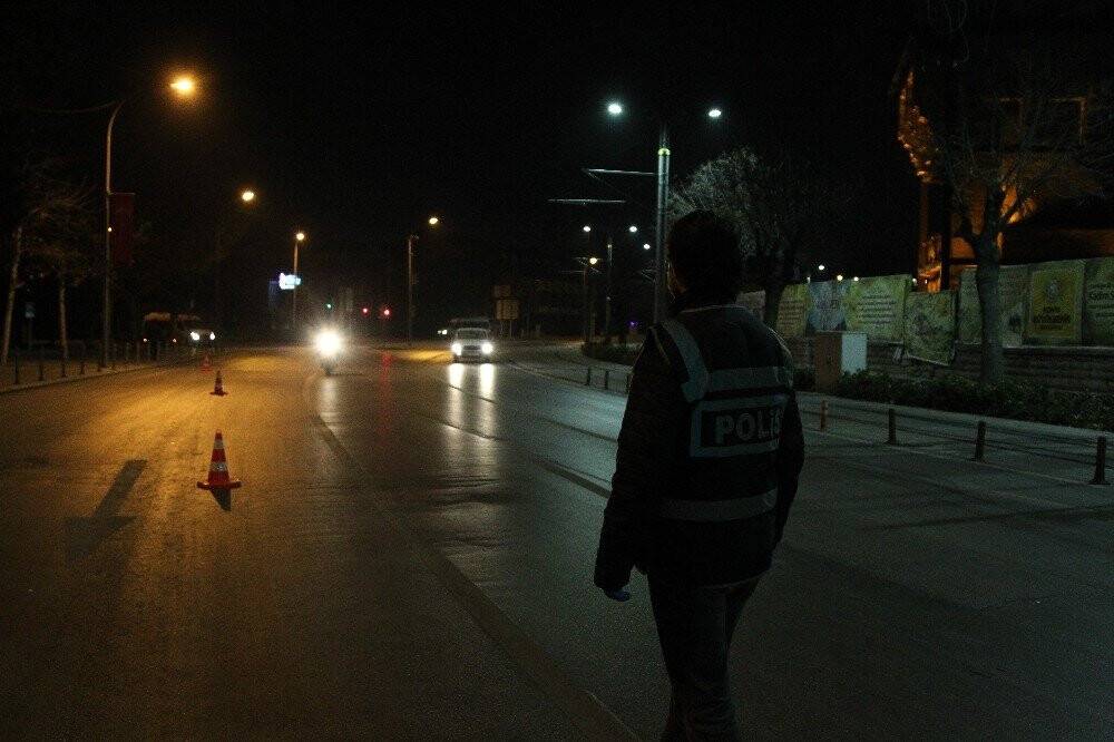 Konya’da cadde meydanlarda sessizlik hakim