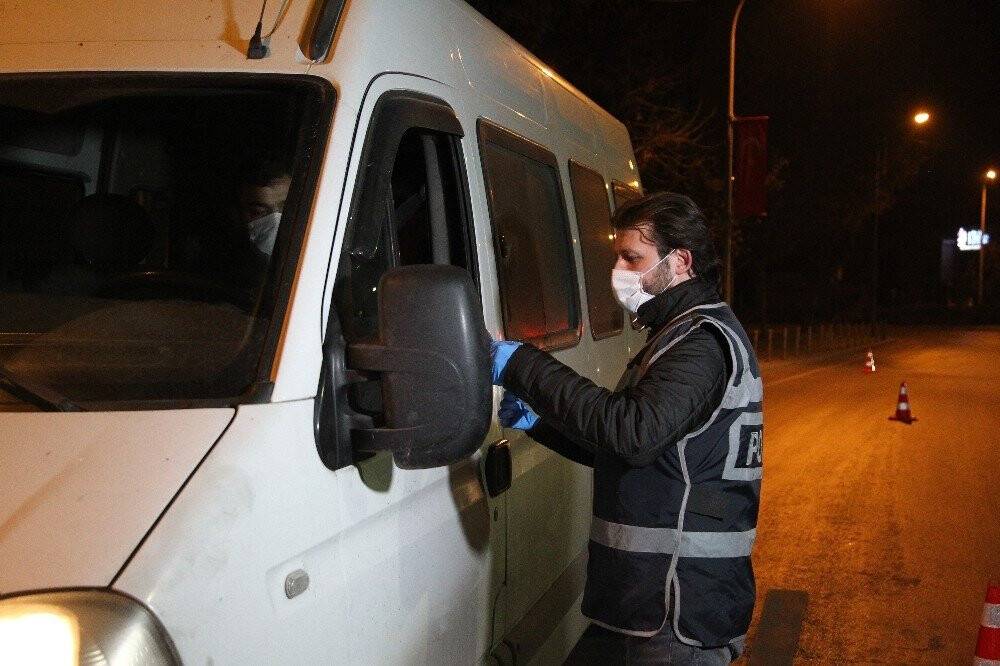 Konya’da cadde meydanlarda sessizlik hakim