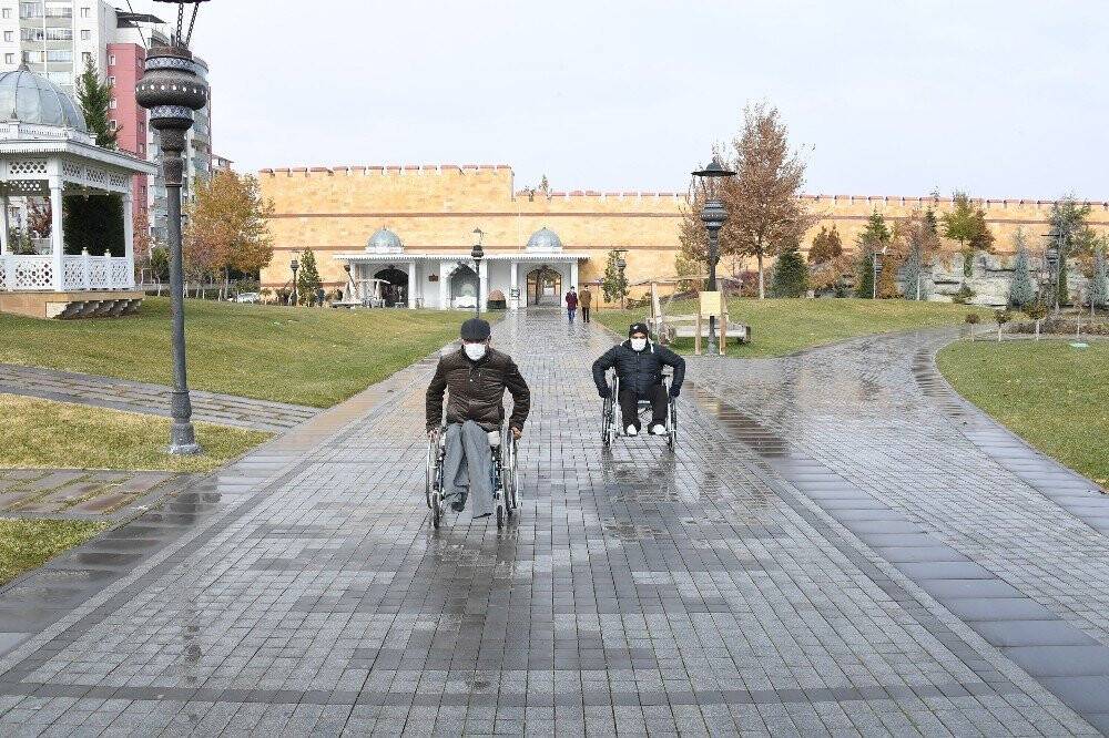 Konya'da Ecdat Bahçesi ve yaya üst geçitlerine 'Erişilebilirlik Belgesi'