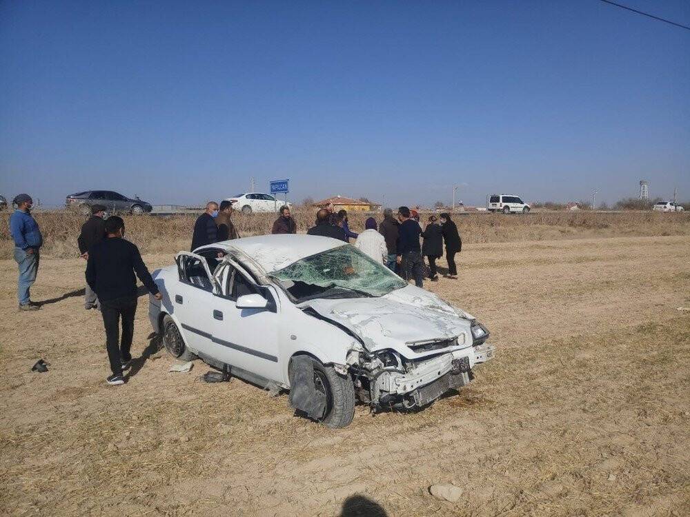 Aksaray - Konya yolunda otomobil devrildi: 4 yaralı