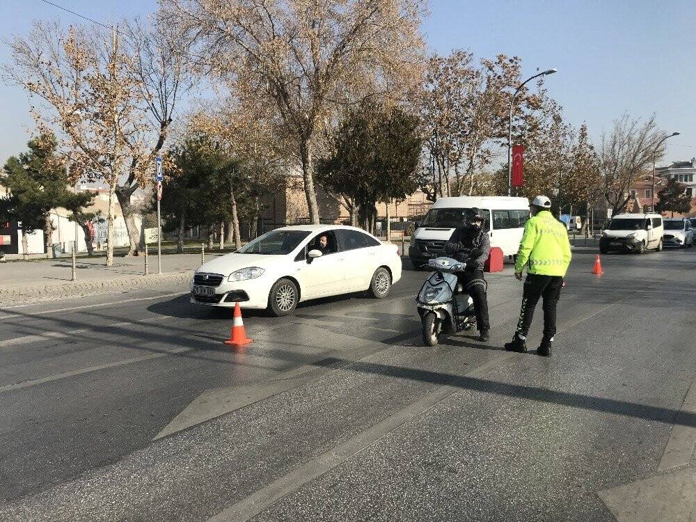 Konya’da sokak ve caddeler sokak hayvanlarına ve kuşlara kaldı