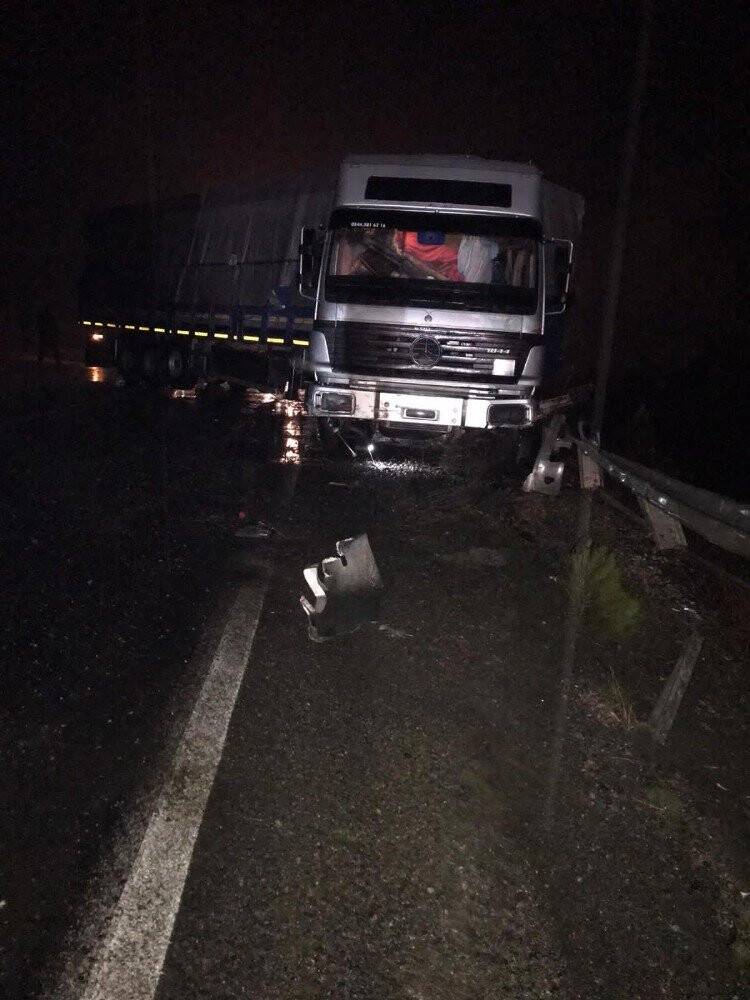 İki tır çarpıştı! Konya - Antalya yolu trafiğe kapandı
