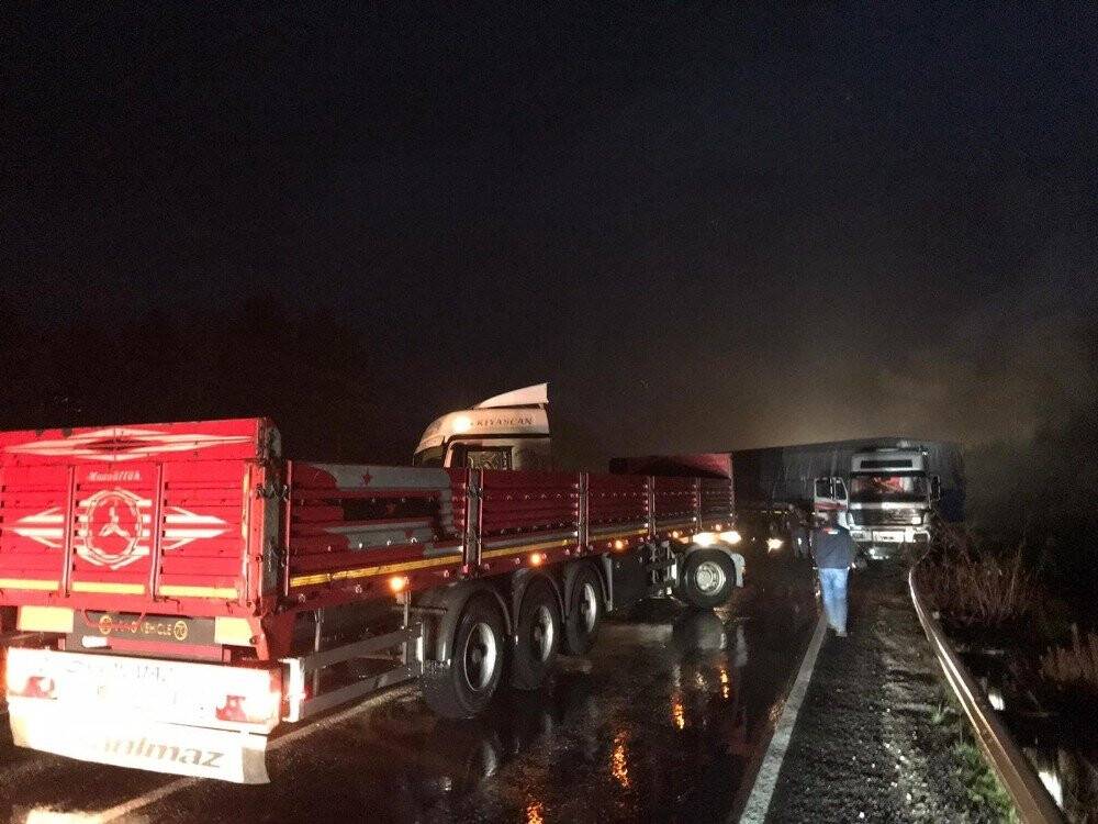 İki tır çarpıştı! Konya - Antalya yolu trafiğe kapandı