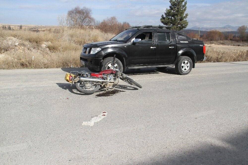 Konya'da kamyonetin çarptığı motosikletli yaralandı