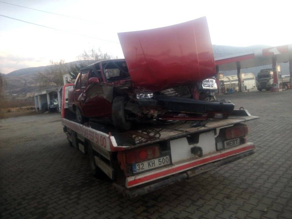 2 otomobilin çarpıştığı kaza anı kamerada