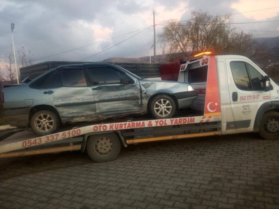2 otomobilin çarpıştığı kaza anı kamerada