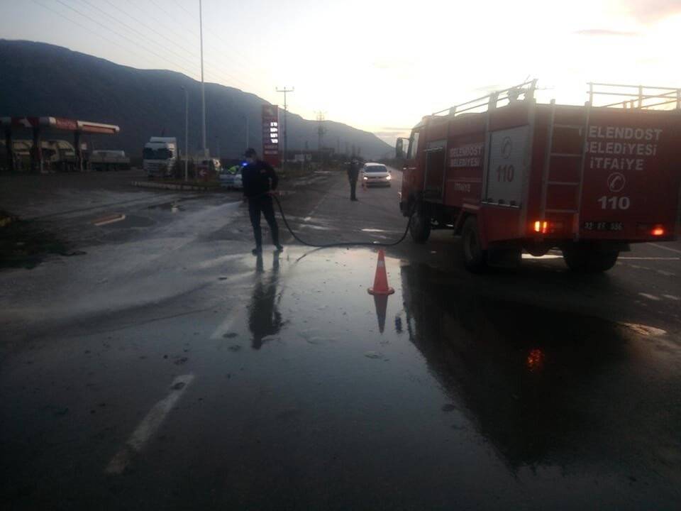 2 otomobilin çarpıştığı kaza anı kamerada