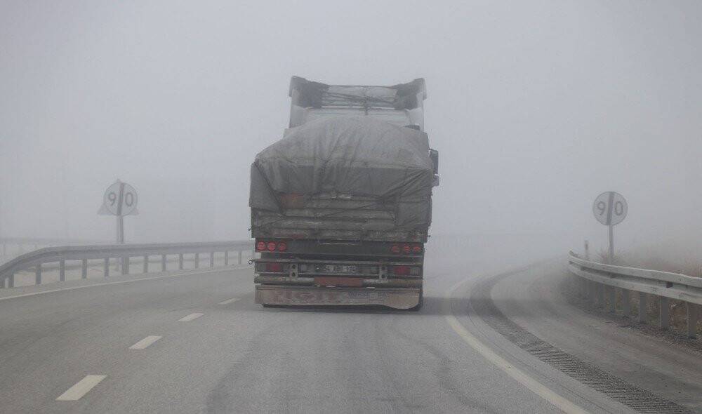 Konya’da sis trafiği olumsuz etkiledi