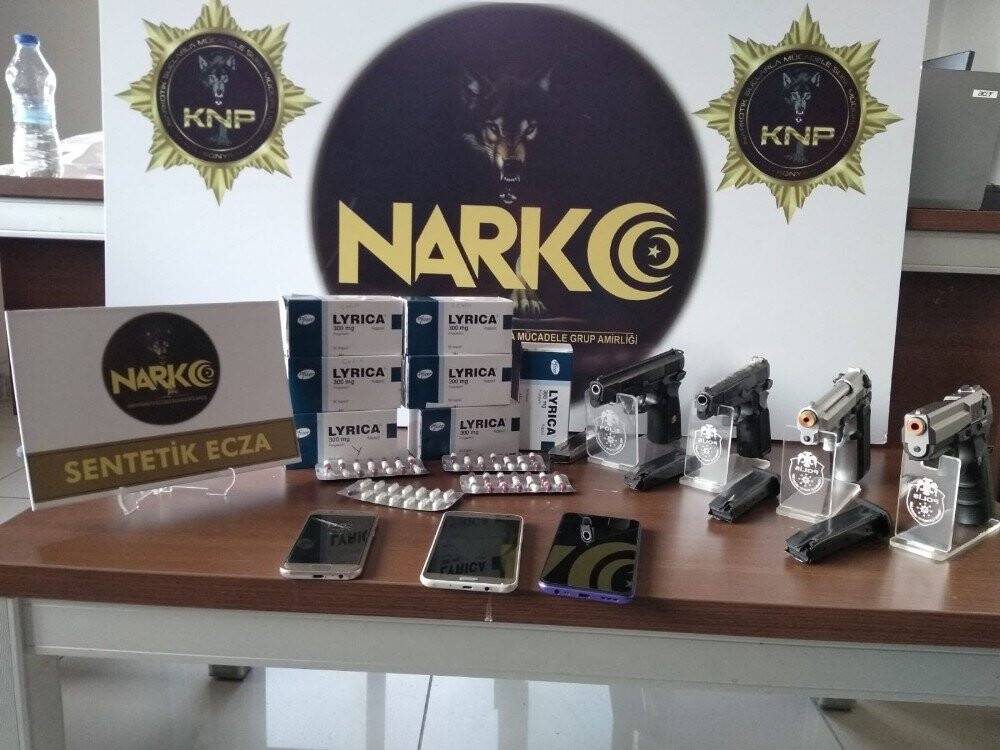 Konya'da uyuşturucu operasyonu: Eczacı kalfası uyuşturucu hap ticaretinden gözaltına alındı