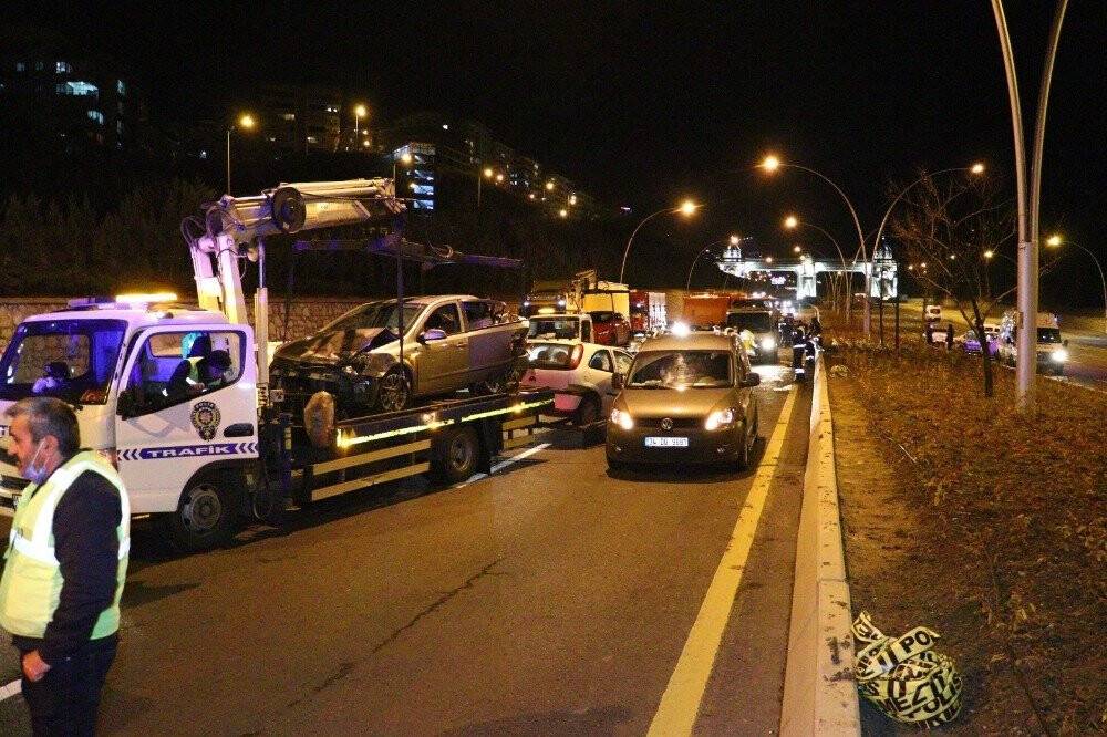 Ankara’da uygulama noktasında zincirleme kaza: 1’i ağır 4 yaralı