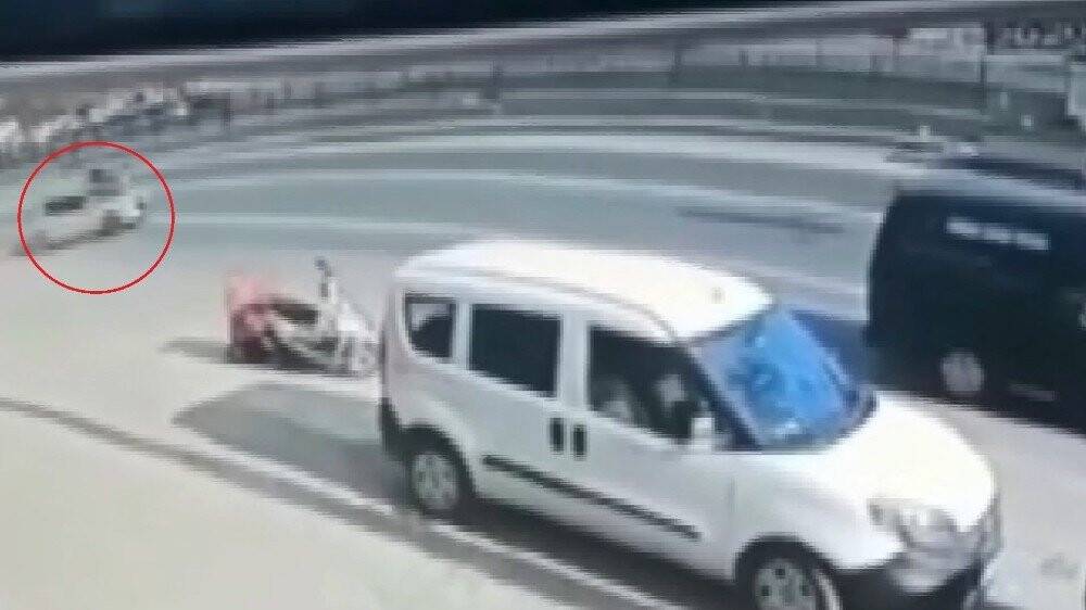 Bursa’da feci motosiklet kazası güvenlik kamerasında