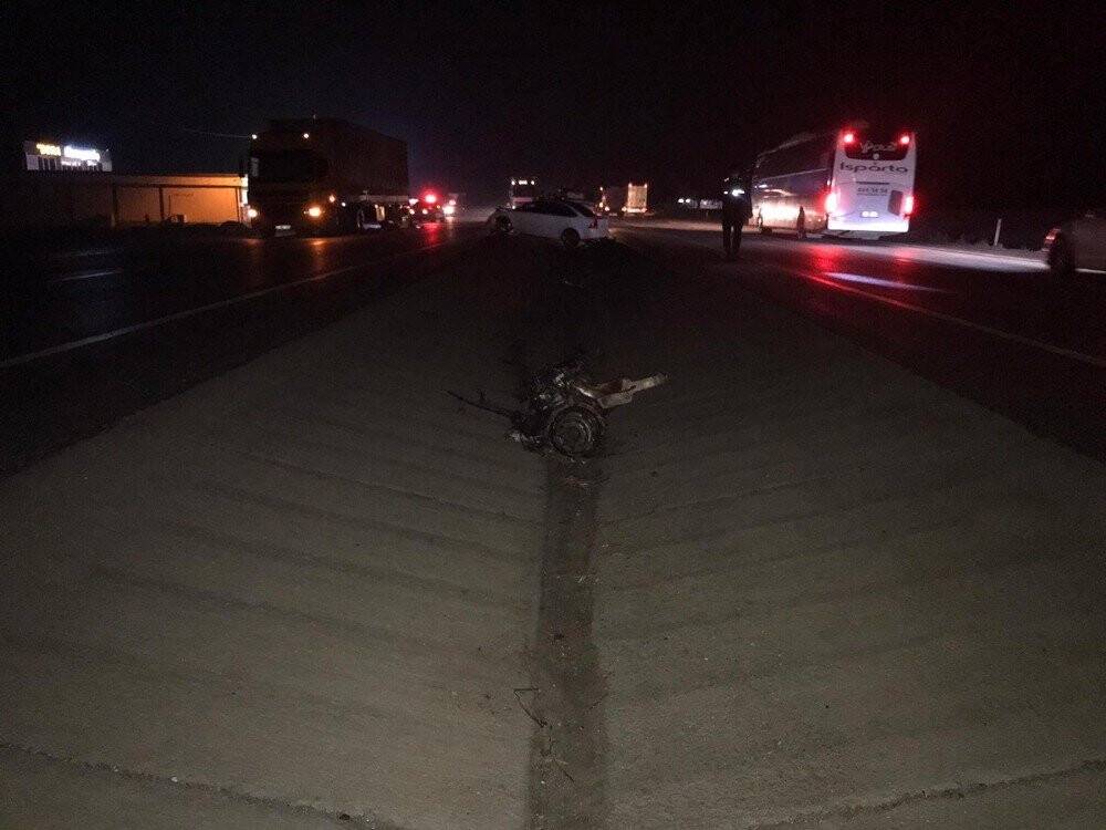 Konya'da tıra çarpan otomobilin motoru 25 metre uzağa fırladı
