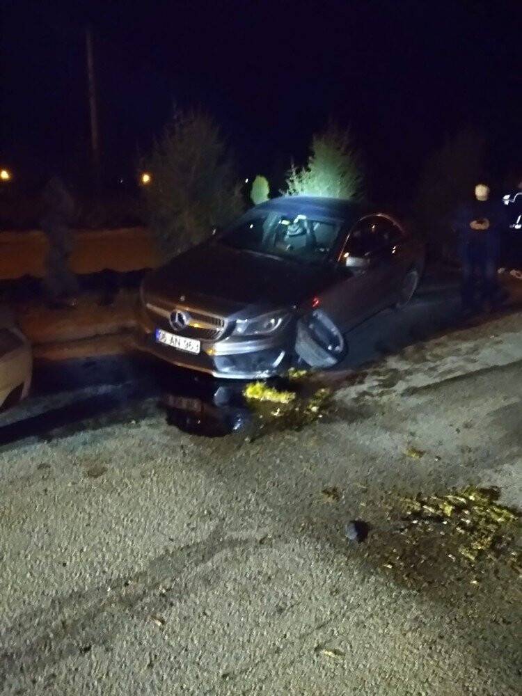 Polisten kaça kaza yaptı, otomobilden eroin çıktı