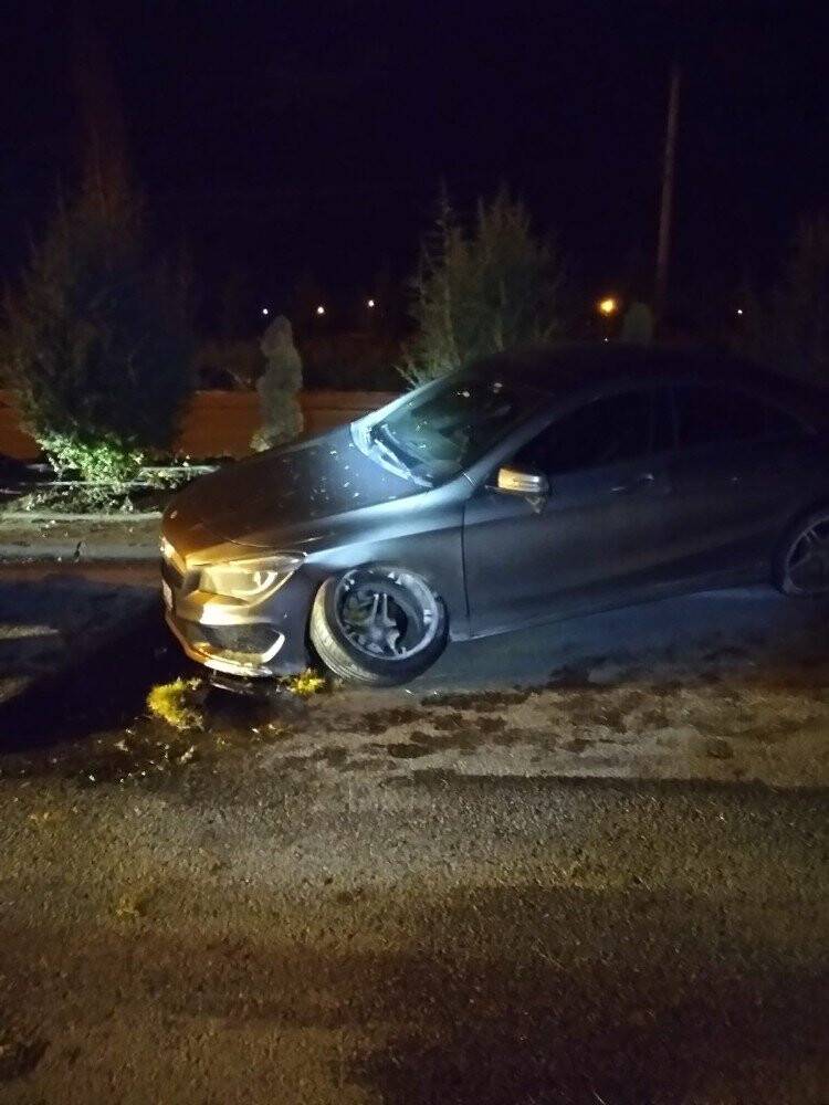 Polisten kaça kaza yaptı, otomobilden eroin çıktı