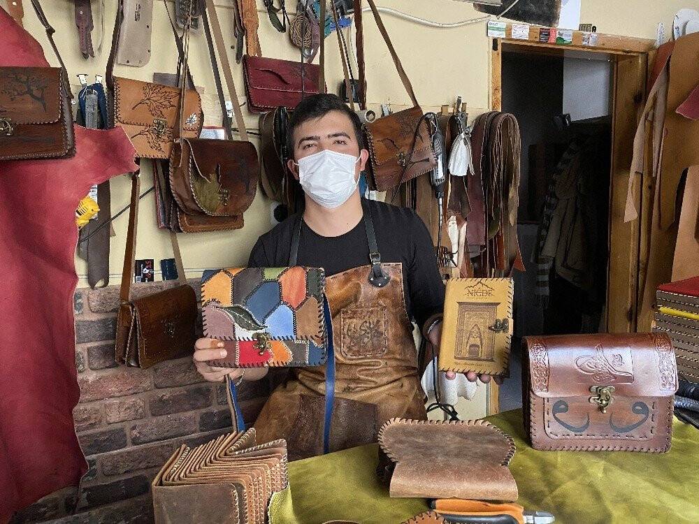 İki kardeş deriyi sanatla buluşturuyor