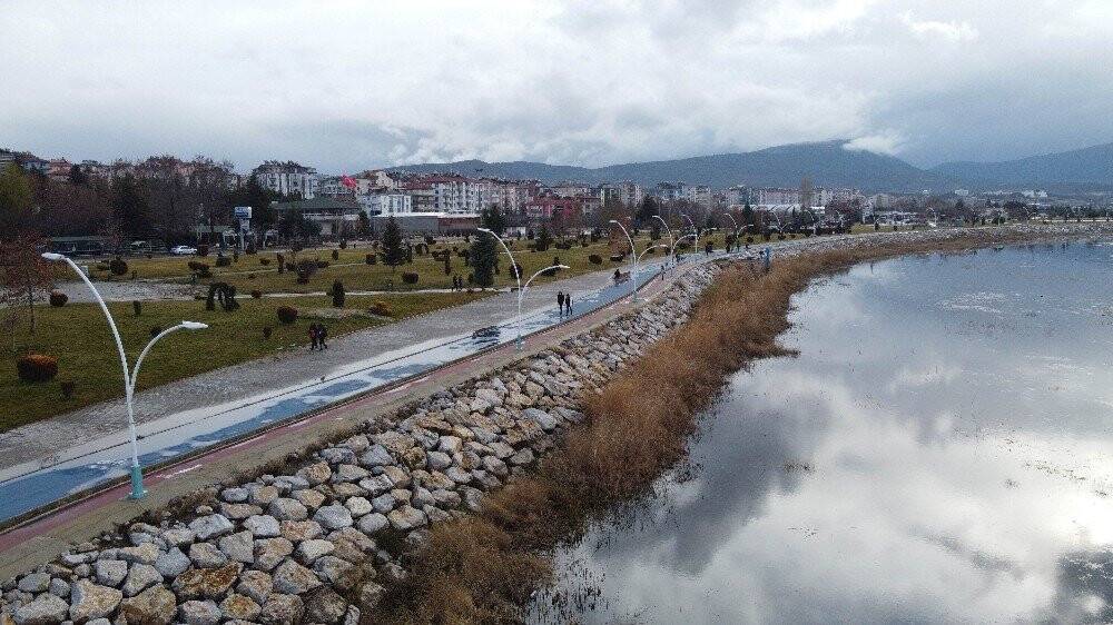 Beyşehir Gölü kıyısındaki parklara hafta içinde de ilgi arttı