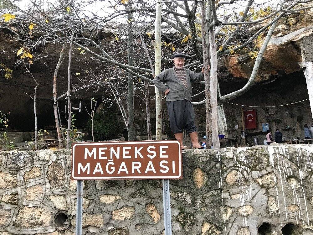 30 yıldır mağarada yaşıyor