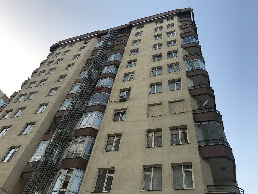 Konya'da yaşlı adam pencereyi kapatmak isterken canından oldu