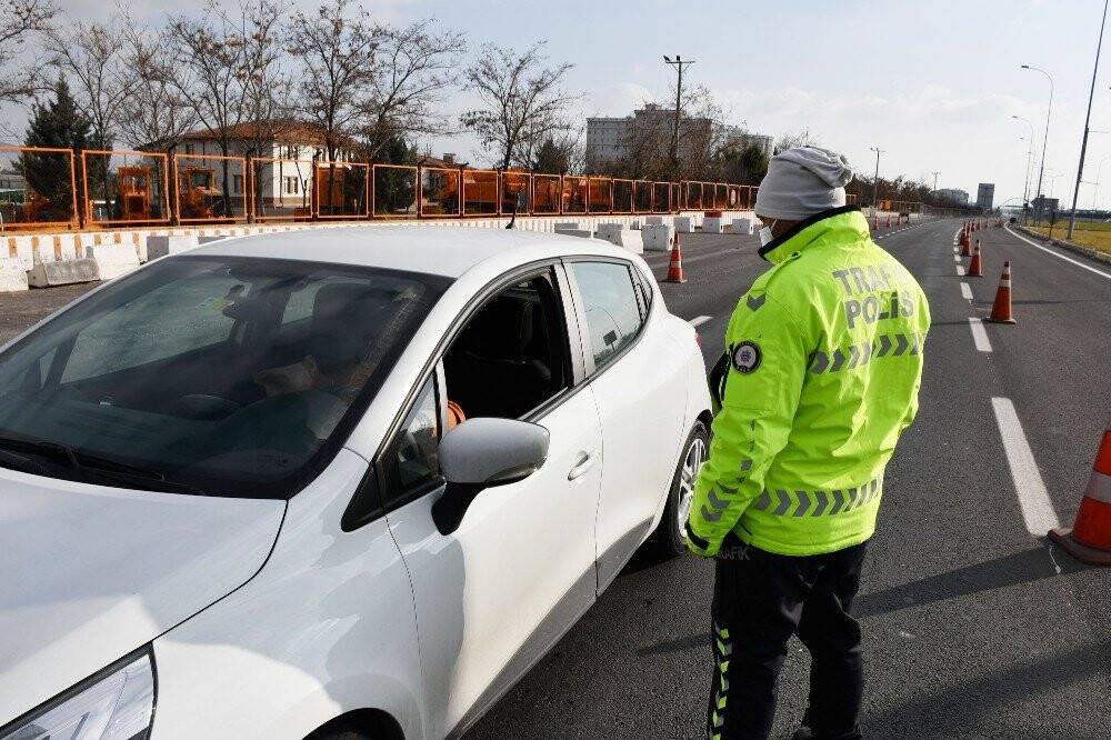 Aksaray’da Covid-19 testi pozitif ve temaslı 2 kardeş seyahatte yakalandı