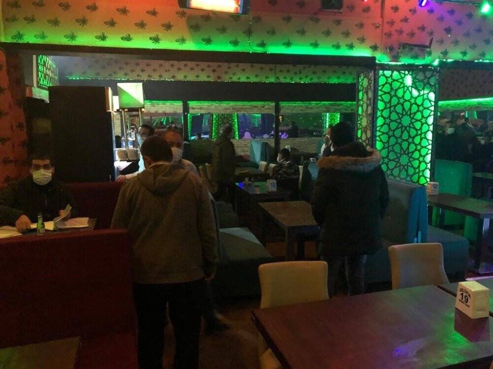 Konya'da sokağa çıkma yasağında faaliyette olan ruhsatsız eğlence mekanına baskın