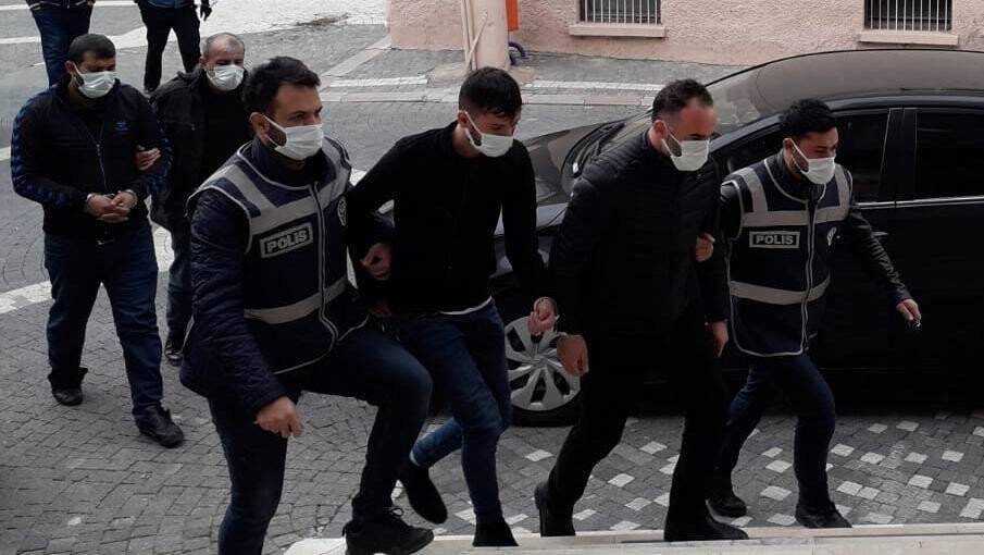 Konya’da maske dolandırıcıları polisten kaçamadı! 3 şüpheli yakalandı
