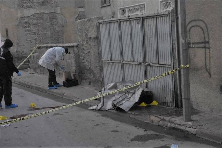 Konya'da eski eşini öldürüp kendini vuran şahıs hastanede öldü