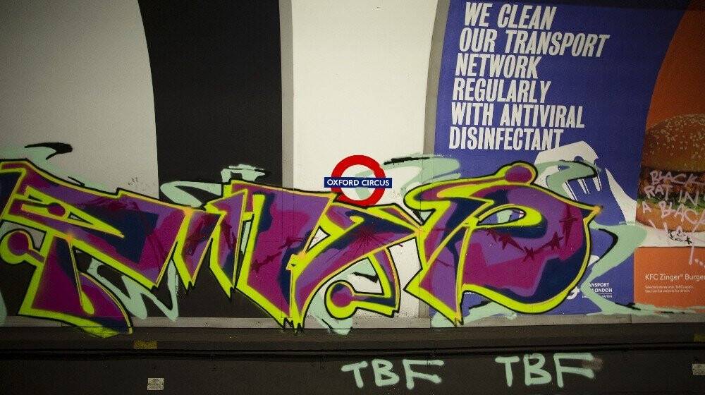 İngiltere’nin en ünlü metro istasyonuna grafiti saldırısı