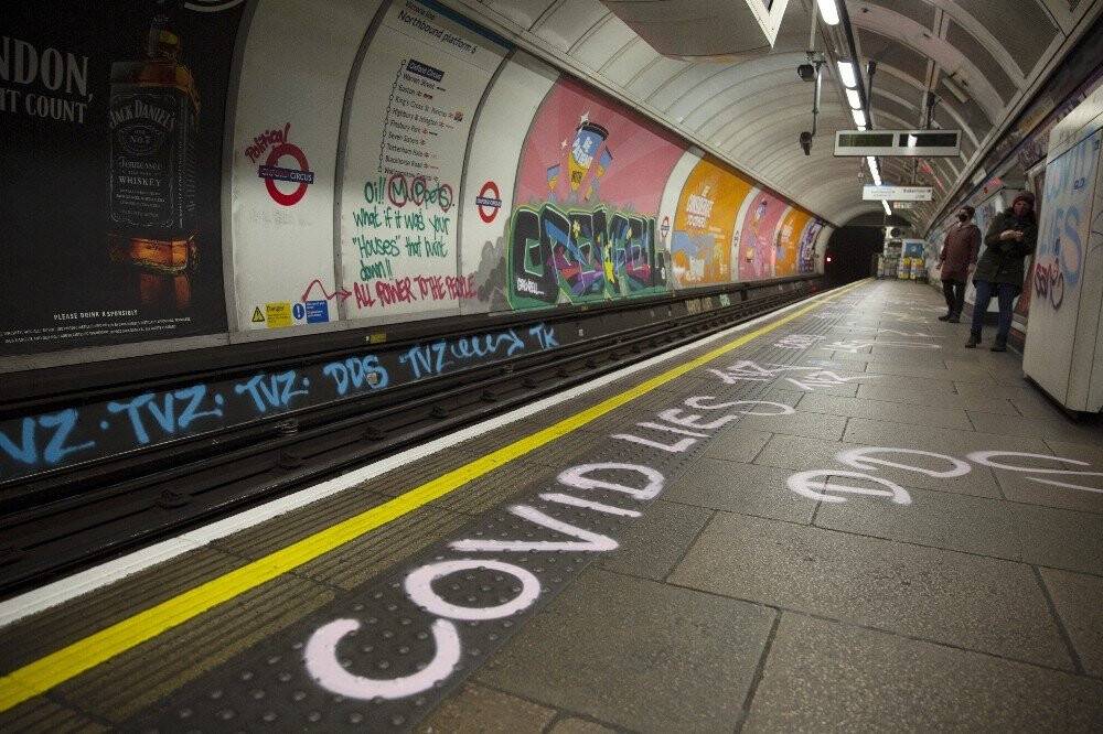 İngiltere’nin en ünlü metro istasyonuna grafiti saldırısı