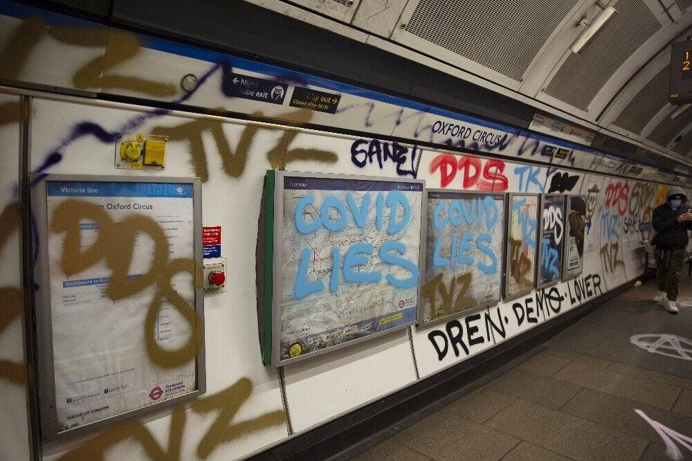 İngiltere’nin en ünlü metro istasyonuna grafiti saldırısı