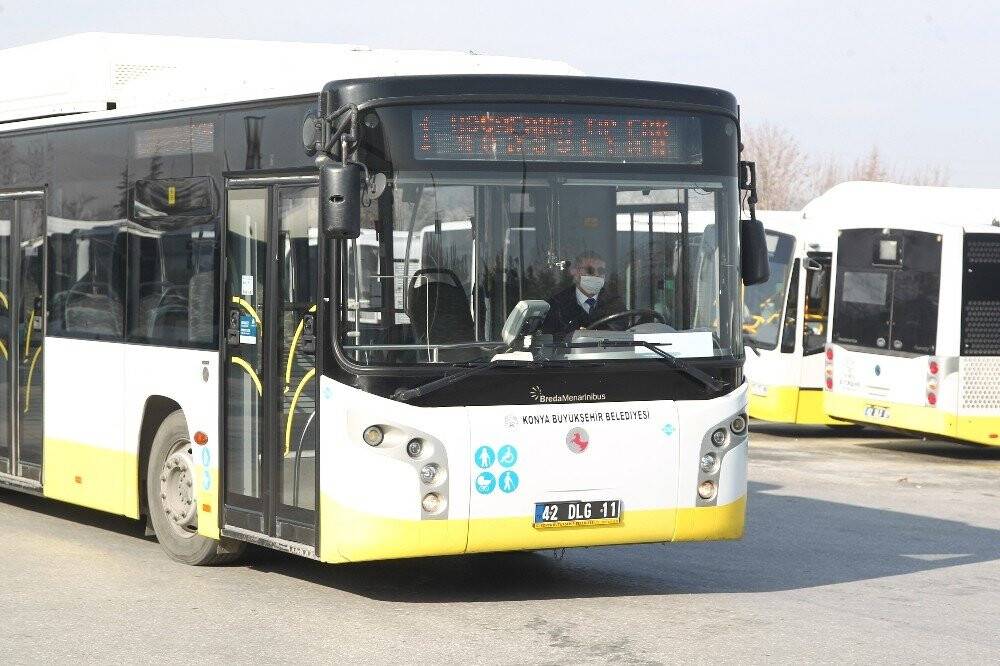 Konya'da otobüs şoförü fenalaşan yolcuyu hastaneye yetiştirdi