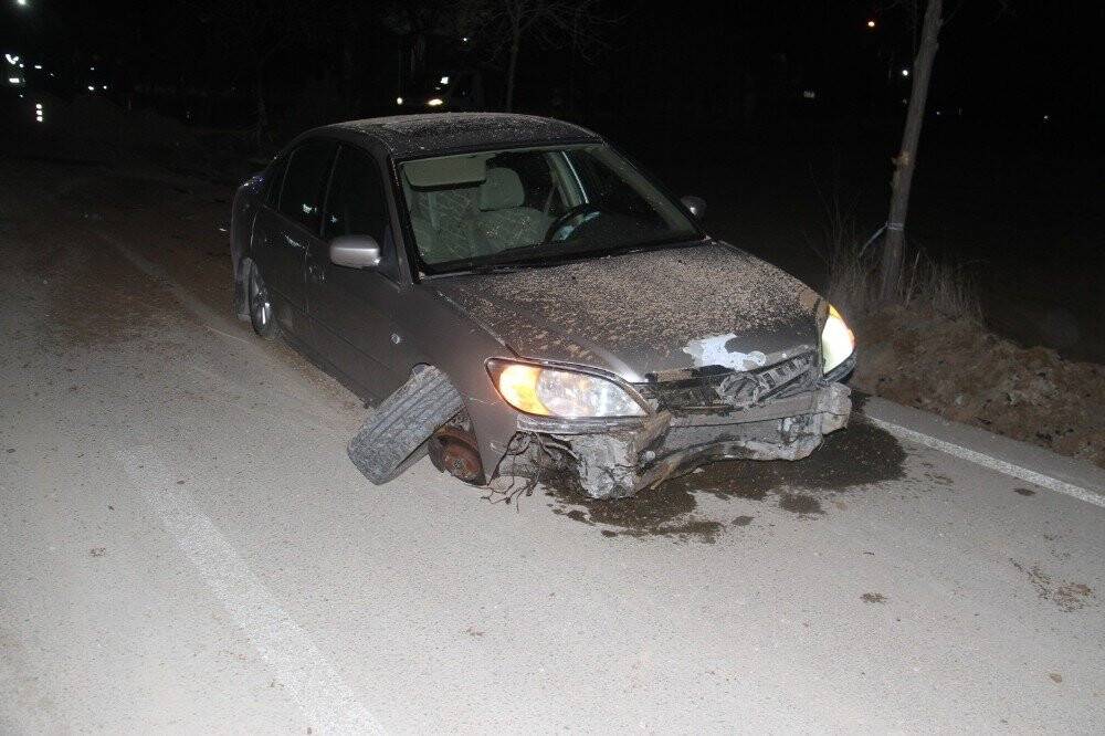 Konya'da sokağa çıkma kısıtlamasında Polisin ‘dur’ ihtarına uymadı kaza yapınca yakalandı