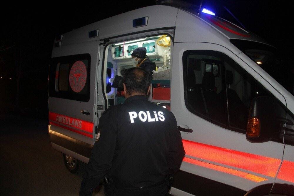 Konya'da sokağa çıkma kısıtlamasında Polisin ‘dur’ ihtarına uymadı kaza yapınca yakalandı