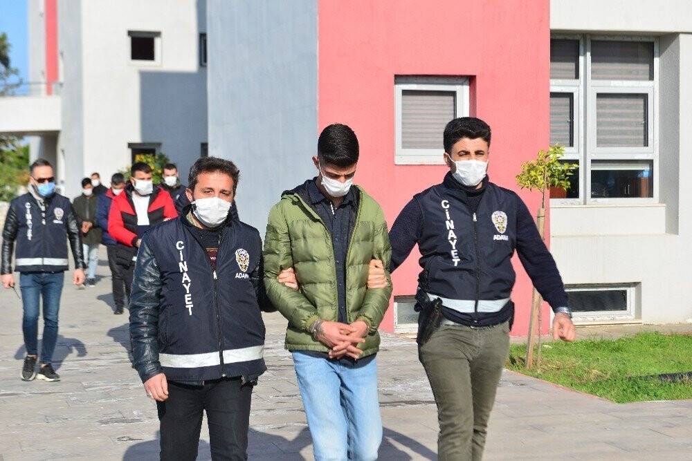 Parasını alamadı darp edildi, çıkan kavgada iki kişi yaralandı