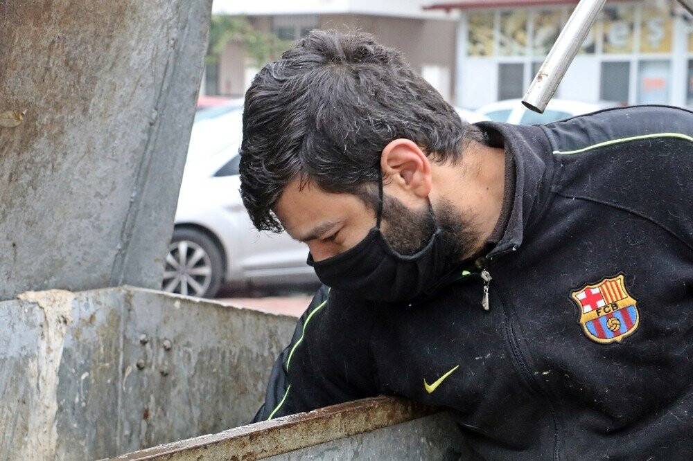 Çöp konteynerlerinden plastik toplayarak hazırlandığı KPSS’de Türkiye 25’incisi oldu