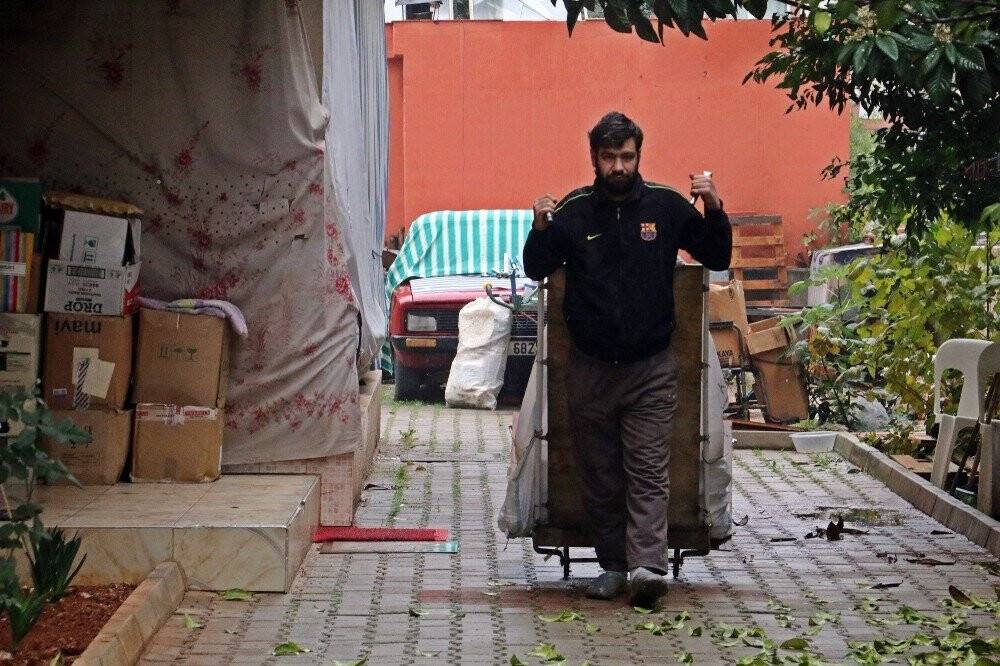 Çöp konteynerlerinden plastik toplayarak hazırlandığı KPSS’de Türkiye 25’incisi oldu