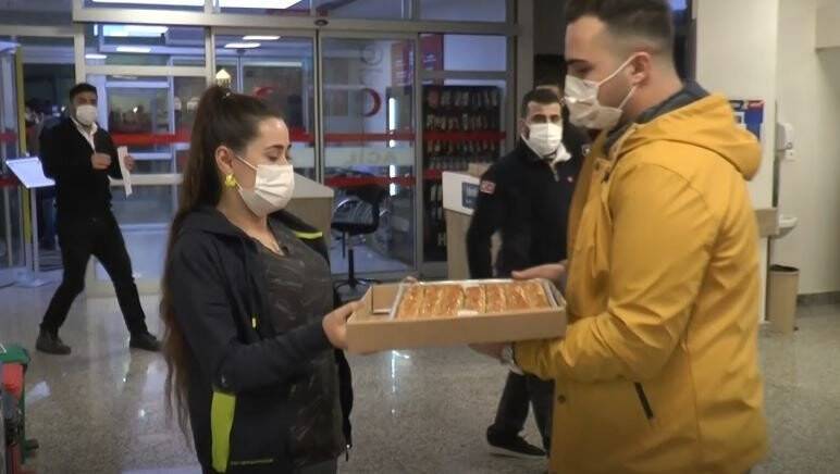 Pandemi savaşçılarına baklava dopingi