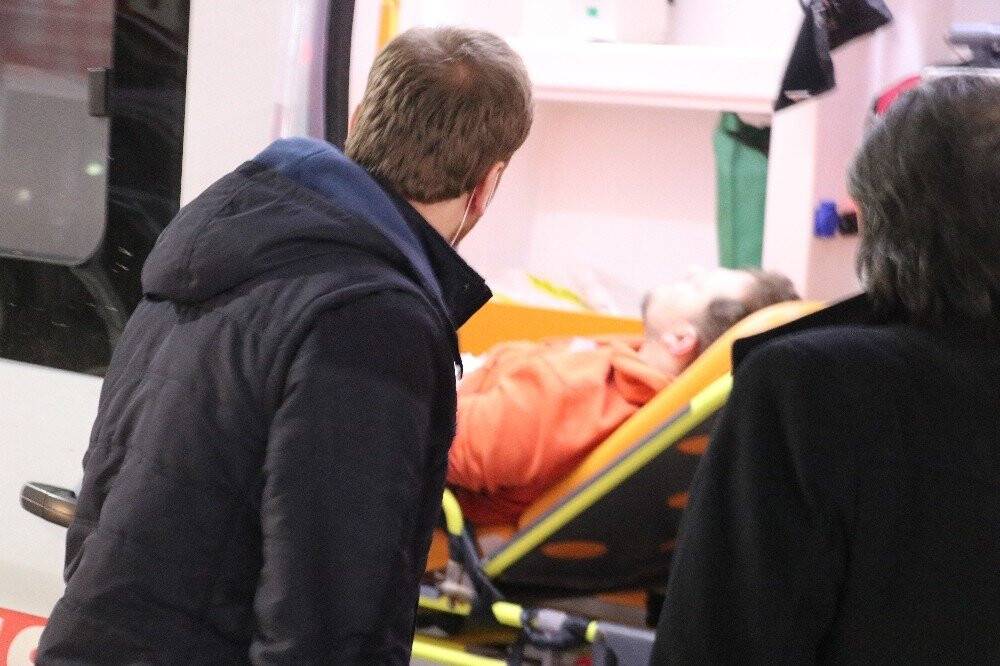 Saç tıraşını beğenmeyince 2 kişiyi bıçaklayan şahıs yakalandı