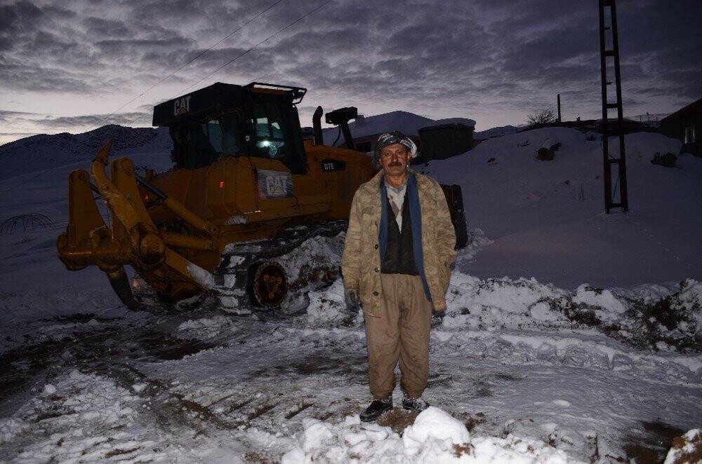 22 gündür kapalı olan yollar açıldı, yaylada kalan ailelere ulaşıldı