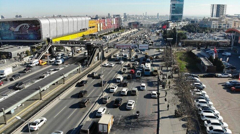 Kısıtlamaya 1 gün kala dikkat çeken trafik yoğunluğu