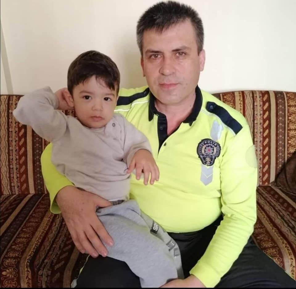 Koronavirüse yenik düşen 48 yaşındaki trafik polisi toprağa verildi